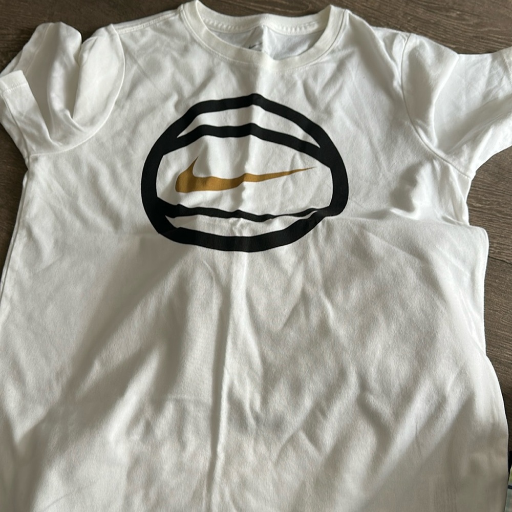 Nike boys basketball tshirt. Size large 12